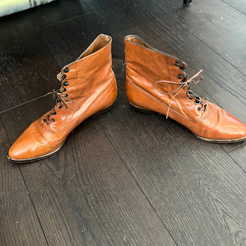 vintage boots from the 1980s made in Italy-  gorgeous weathered brown color 🦋